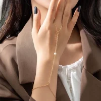 تمیمه دست مروارید زنجیر طلایی و نقره ای