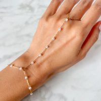 تمیمه دست مرواریدی طلایی و سفید