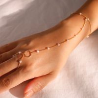 تمیمه دست مرواریدی جذاب طلایی و نقره ای