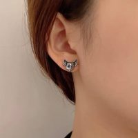 پیرسینگ گوش اسپرت گربه چشم آبی